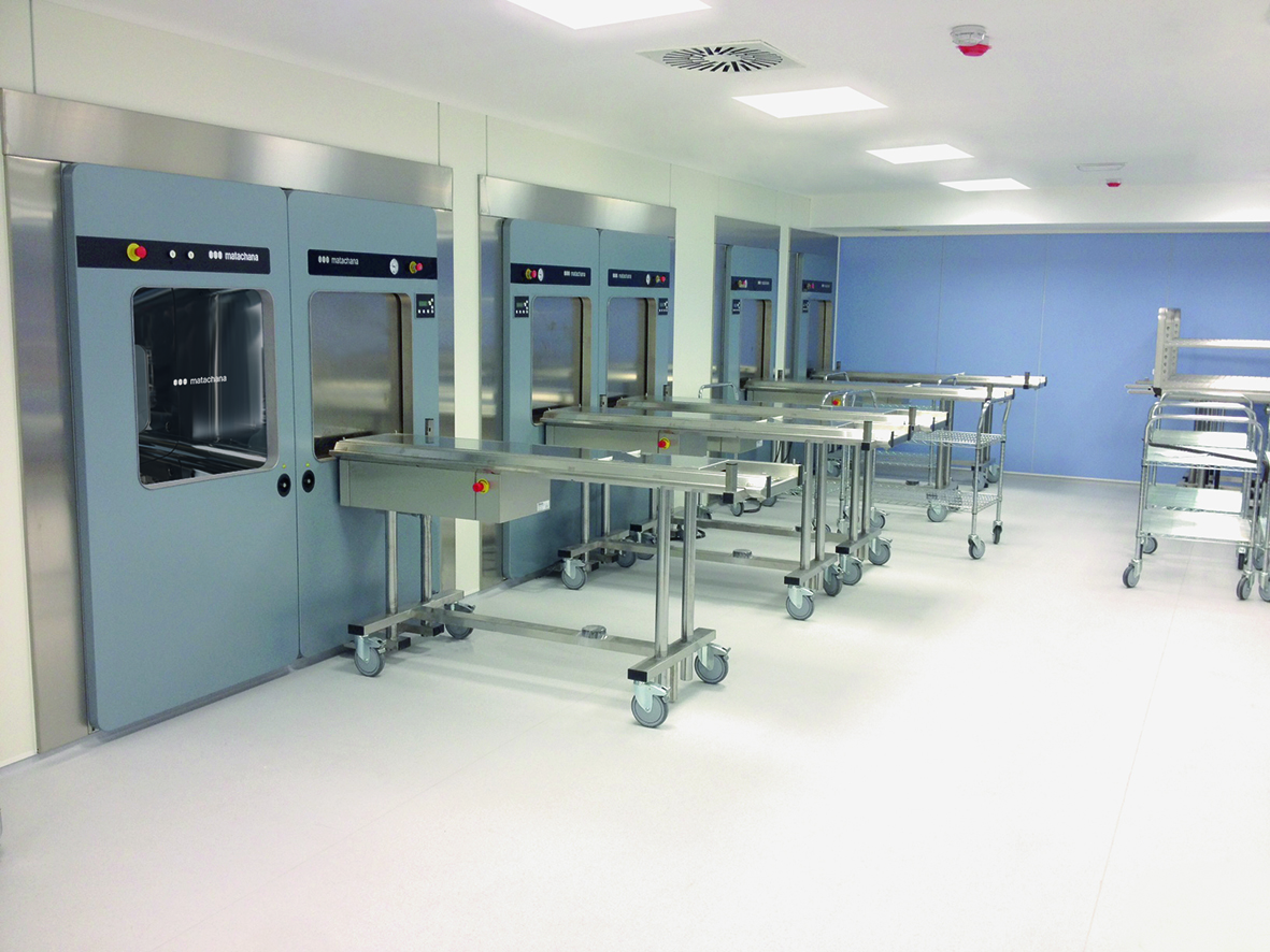 Laad- en ontlaadsystemen sterilisatoren met trolley. Matachana en Wassenburg Medical