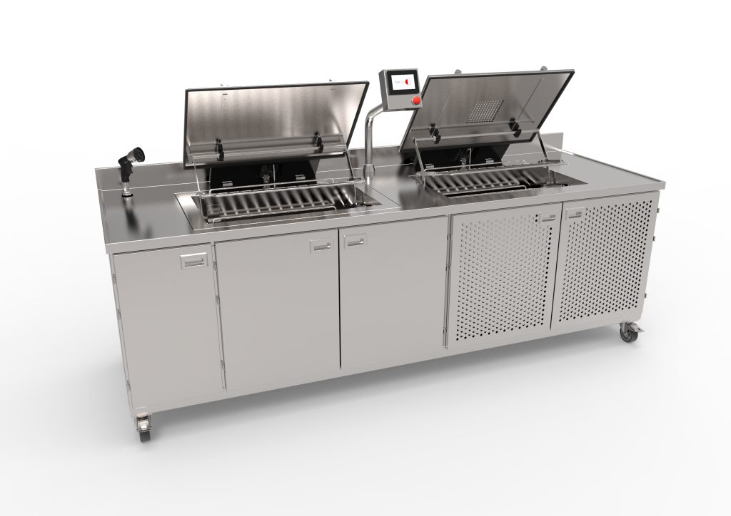 Een automatisch voorreinigingsmeubel uitgerust met ultrasoon en voorspoeltank met automatisch nettenrek, vullen/legen en chemietoevoer.